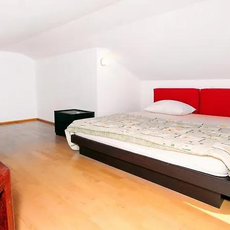 Studio 7557a Apartment