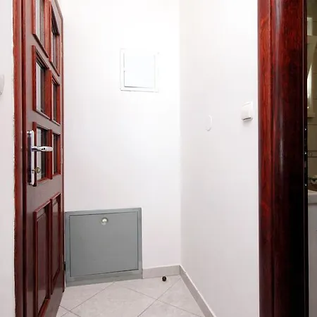 Studio 7557a Apartment